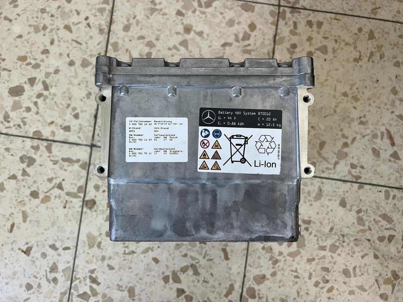 Mercedes-Benz Starter Battery - Image 4