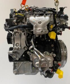 Alternative view of Nissan X-Trail engine