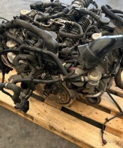 Alternative view of Porsche Macan Turbo CTL 3.6 V6 Engine