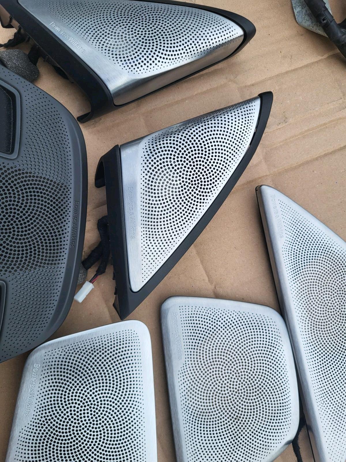 BMW Bowers & Wilkins (B&W) Diamond Surround sound system - Image 4