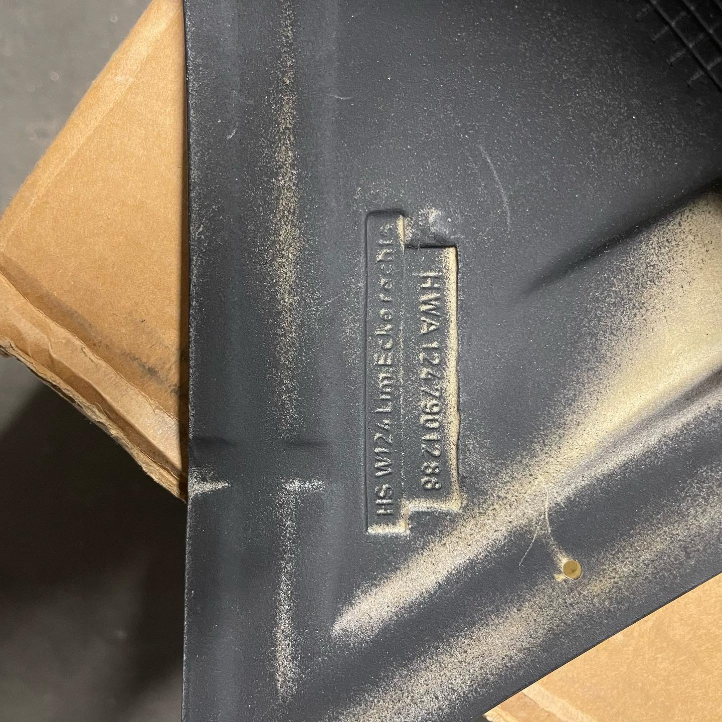 AMG Ducktail Spoiler W124 - Image 3