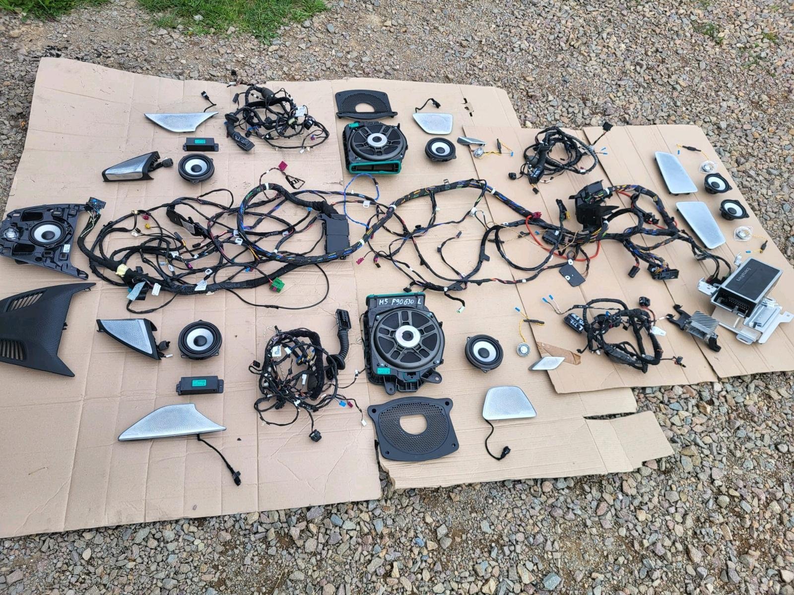 BMW Bowers & Wilkins (B&W) Diamond Surround sound system