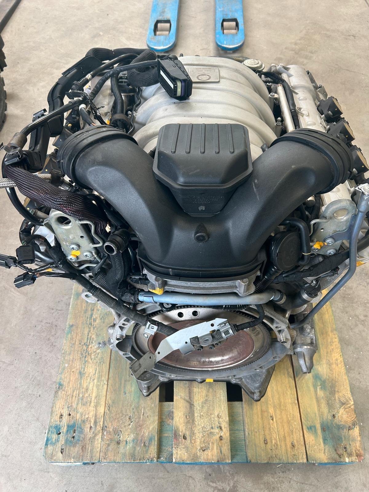 Mercedes-Benz C63 AMG W204 Engine - Image 10