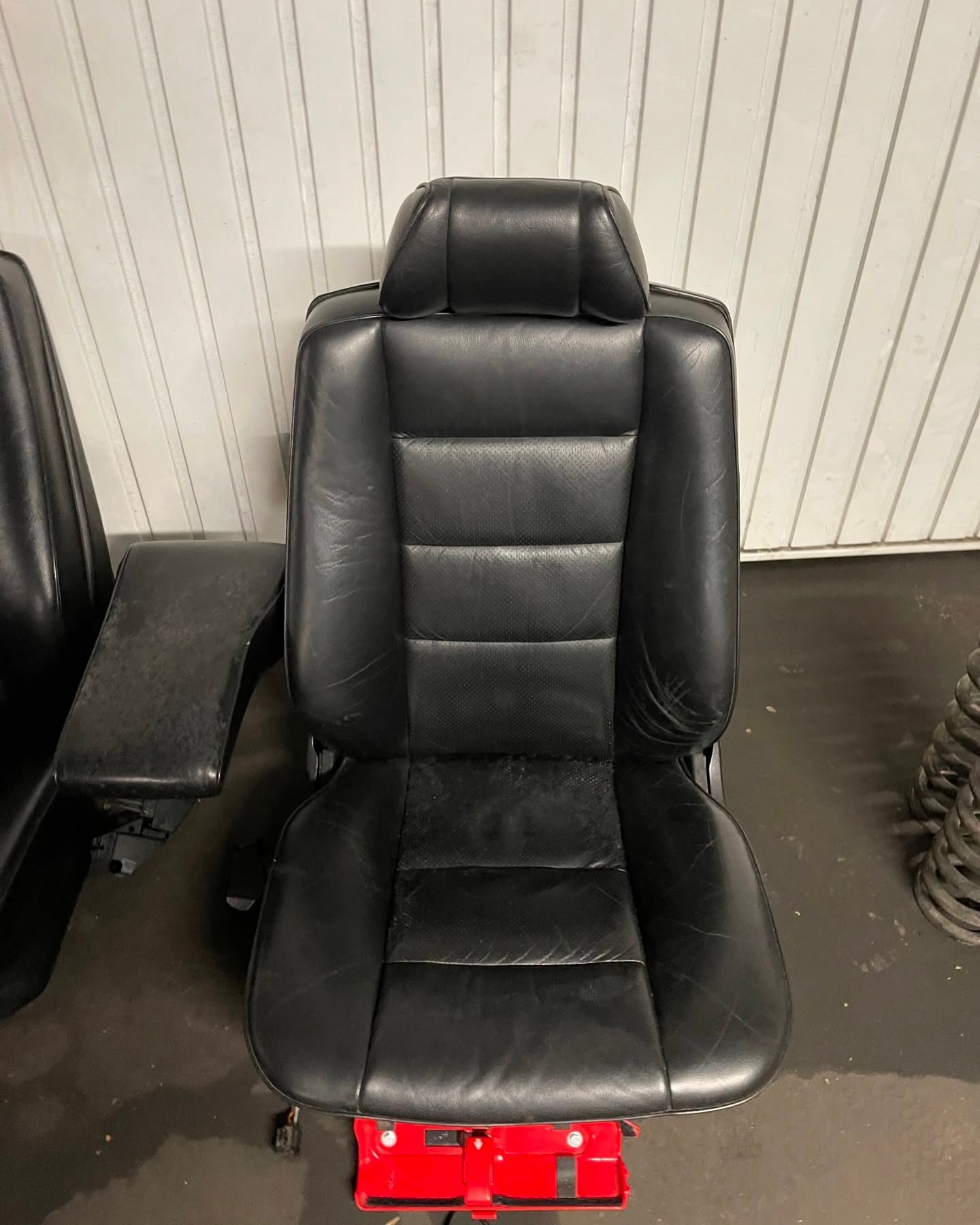 Genuine Mercedes-Benz C126 SEC Coupe Front Seats - Image 3