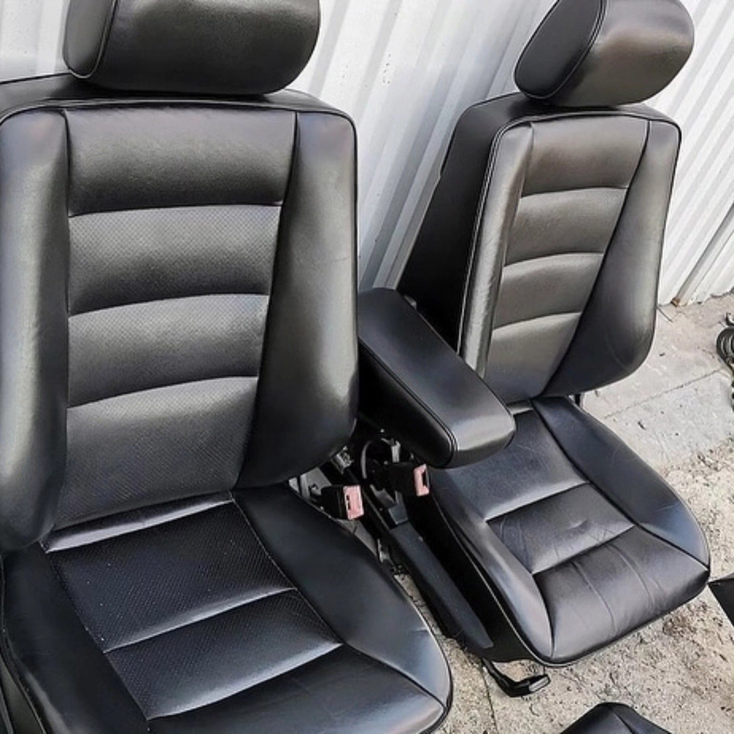 Mercedes-Benz C124 Interior - Image 3