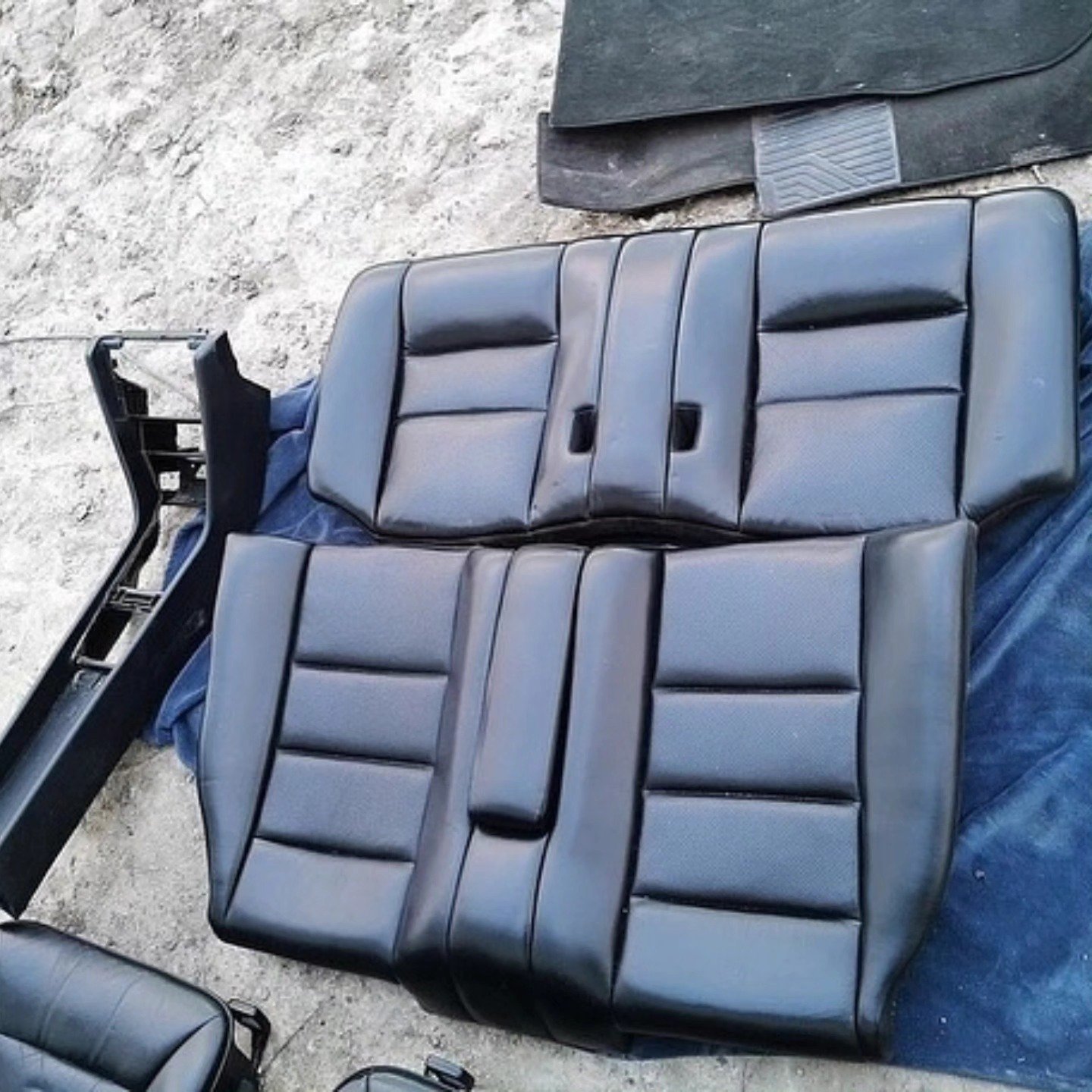 Mercedes-Benz C124 Interior - Image 2