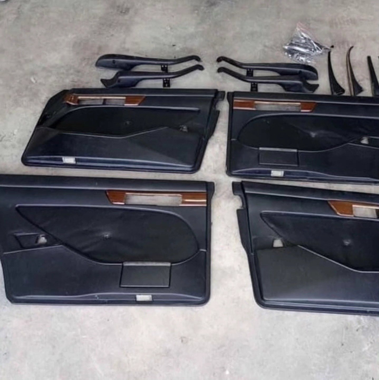 Mercedes-Benz W126 Door Panels - Image 3