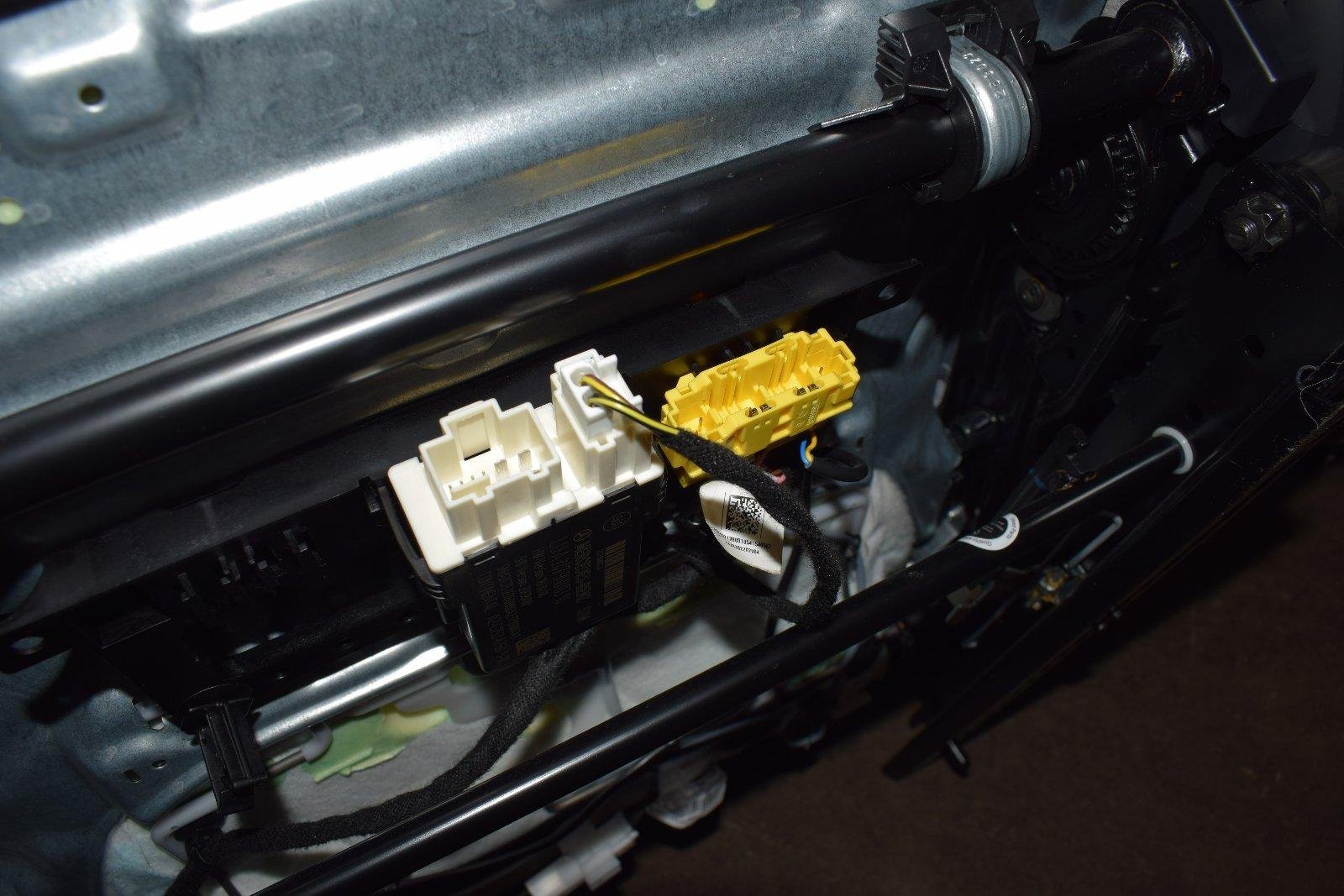 Mercedes-Benz w447 Driver and Passenger Seats - Image 6