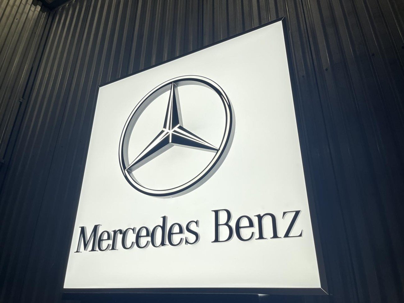 Original Mercedes-Benz Promotional Illuminated Sign - Image 6