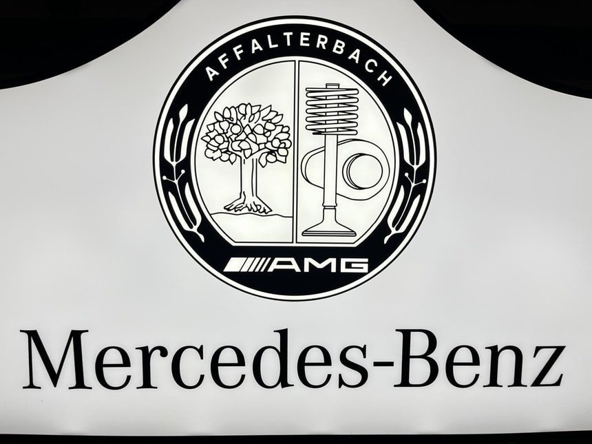 Original Mercedes-Benz Promotional Illuminated Sign - Image 10