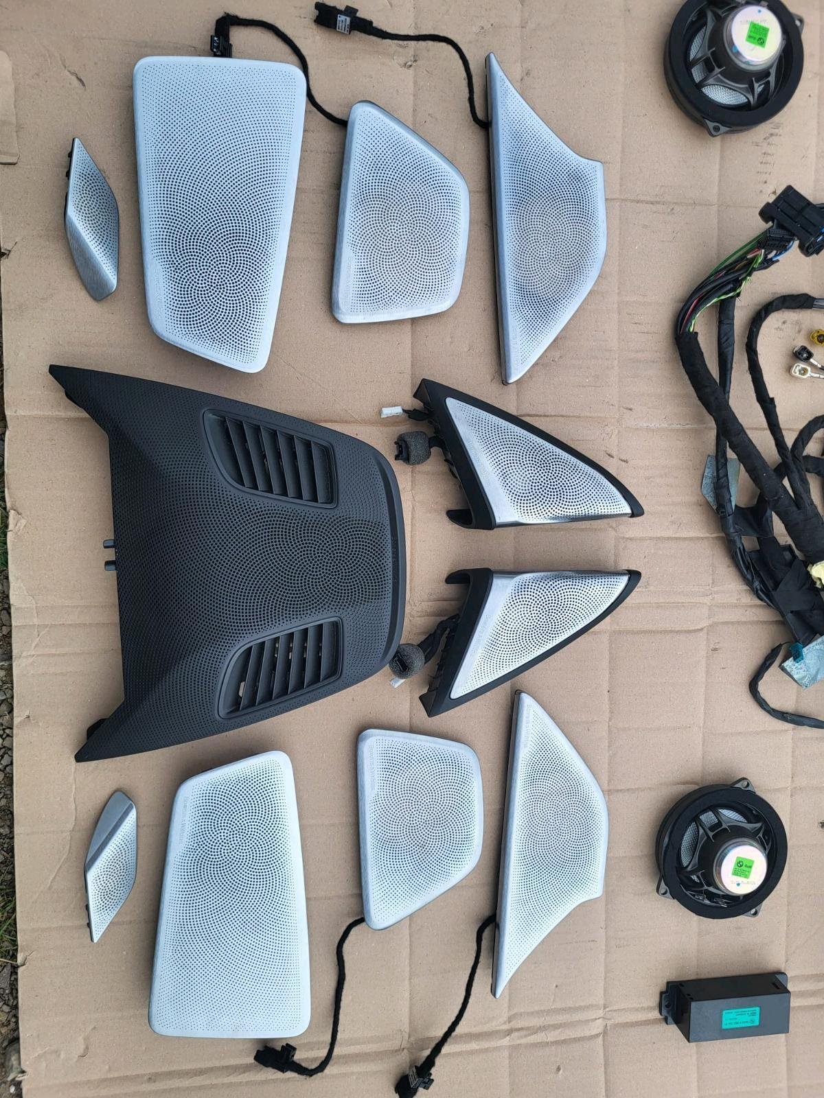 BMW Bowers & Wilkins (B&W) Diamond Surround sound system - Image 6