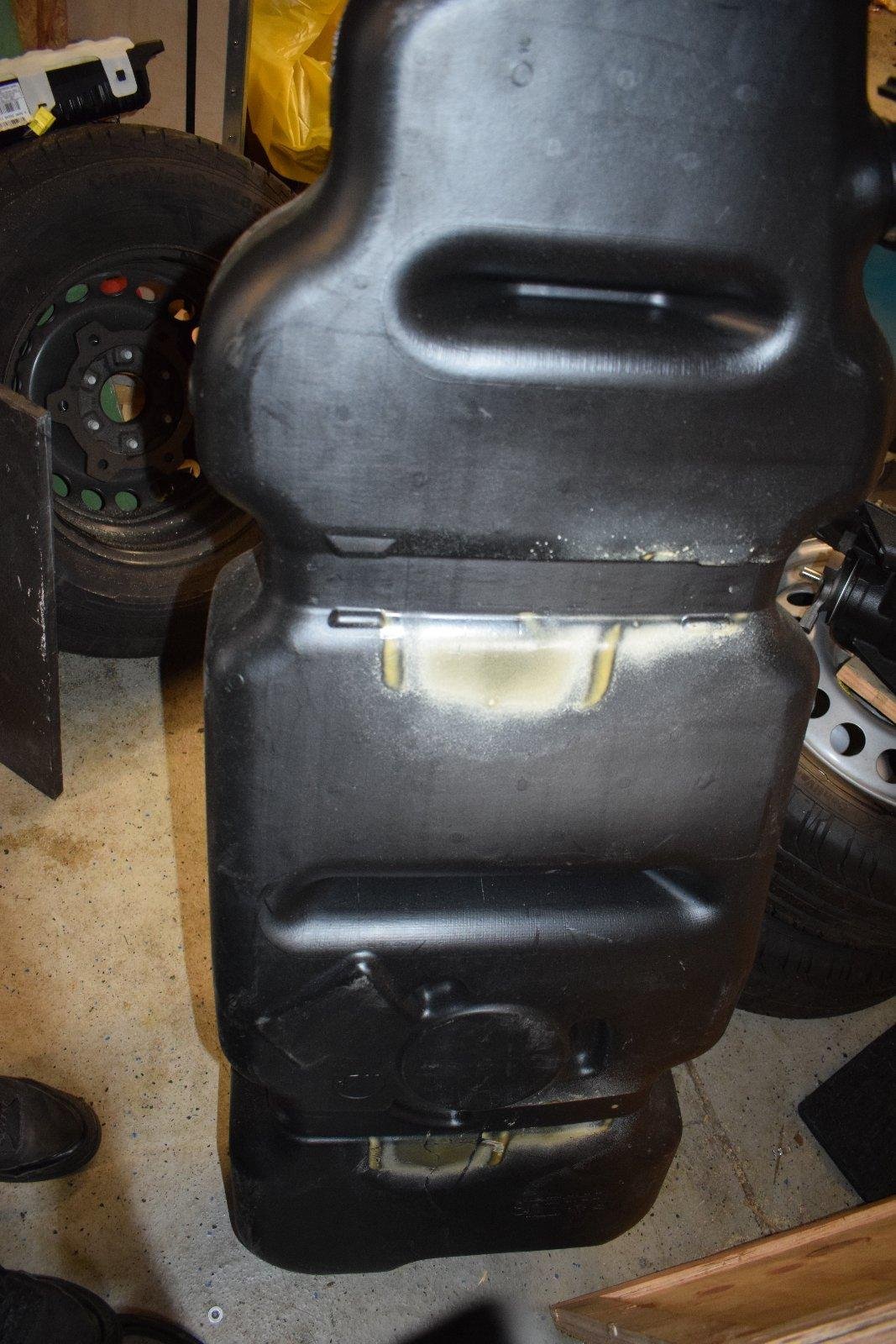 Mercedes W447 Diesel Fuel Tank A4474705600 — 70 L - Image 4