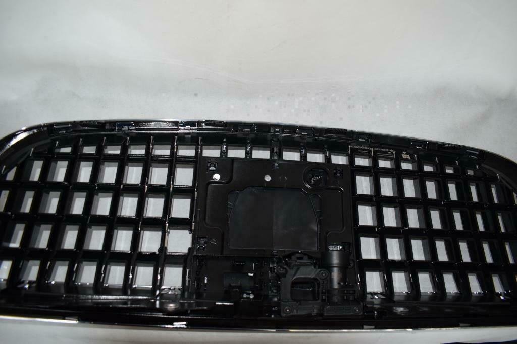 Mercedes Maybach Grille - Image 4