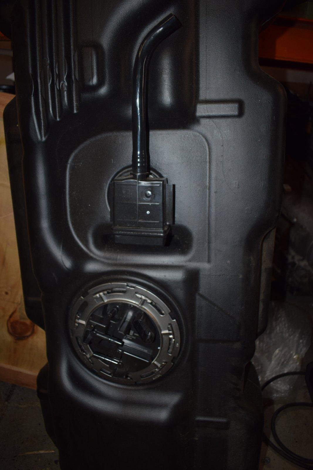 Mercedes W447 Diesel Fuel Tank A4474705600 — 70 L - Image 5