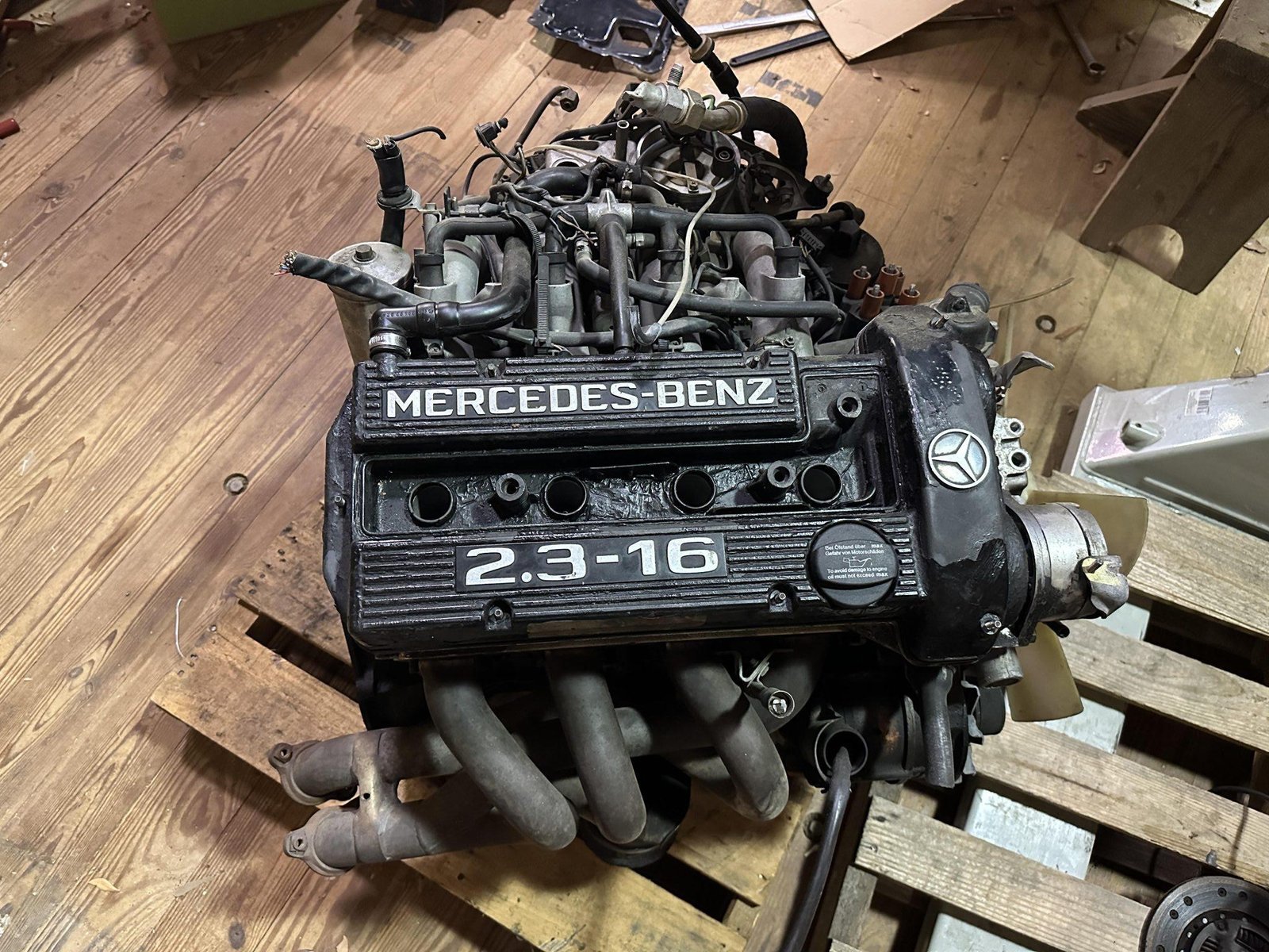 Mercedes-Benz 190E 2.3-16 Engine