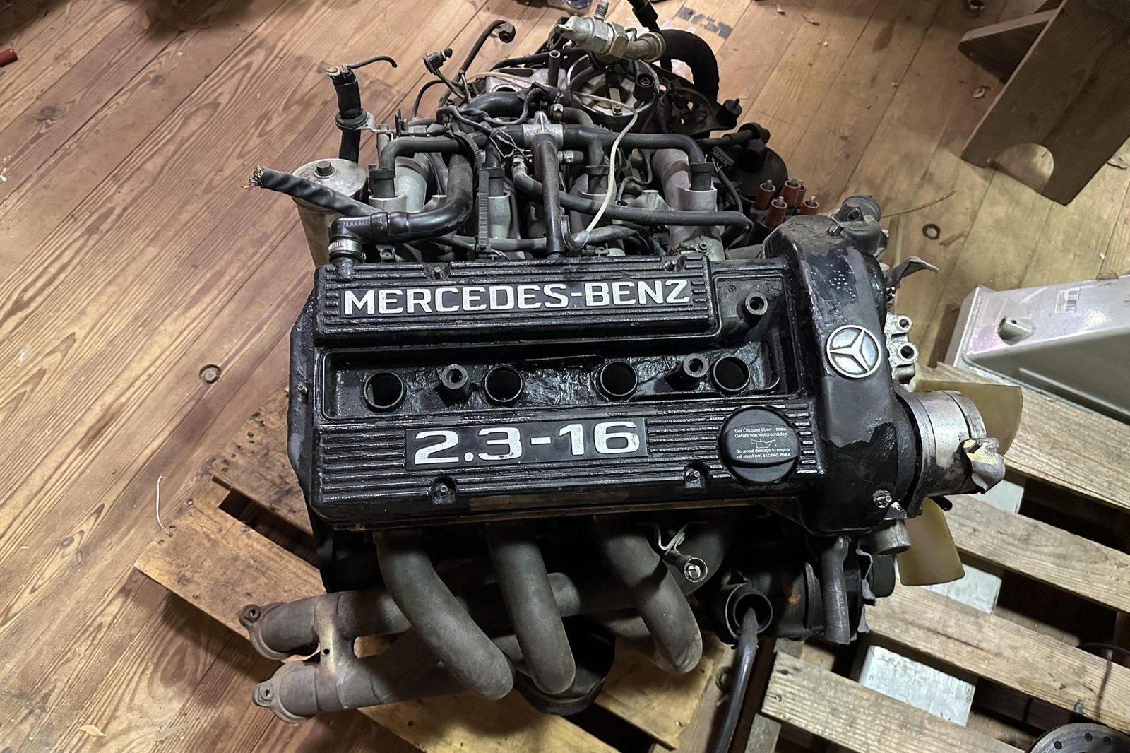 Mercedes-Benz 190E 2.3-16 Engine - Image 3