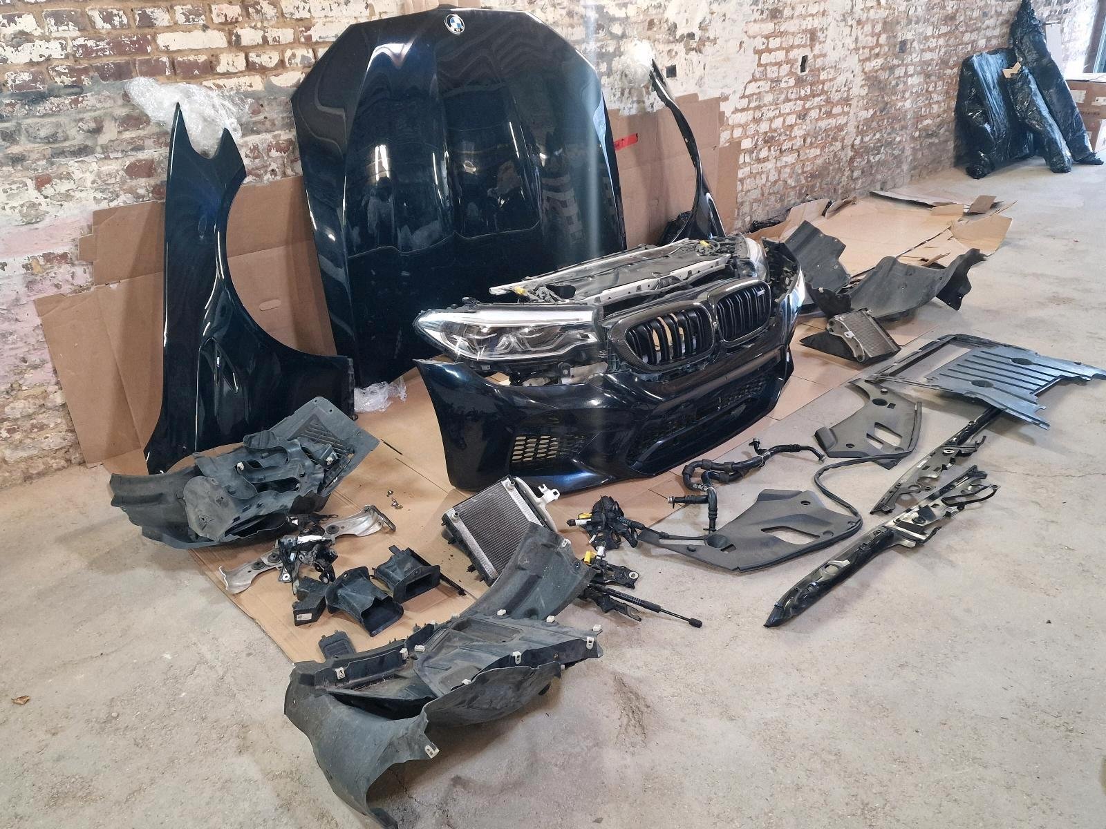 BMW M5 F90 Front Package