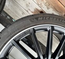 Alternative view of OEM 21″ Mercedes-Benz X156 GLA AMG Wheels