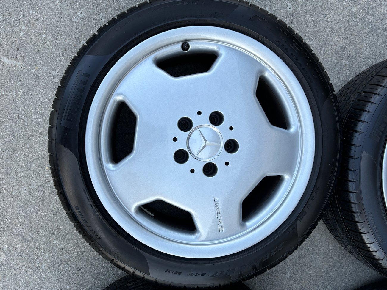 17″ AMG Aero II Monoblock Wheels with Pirelli Tires - Image 9