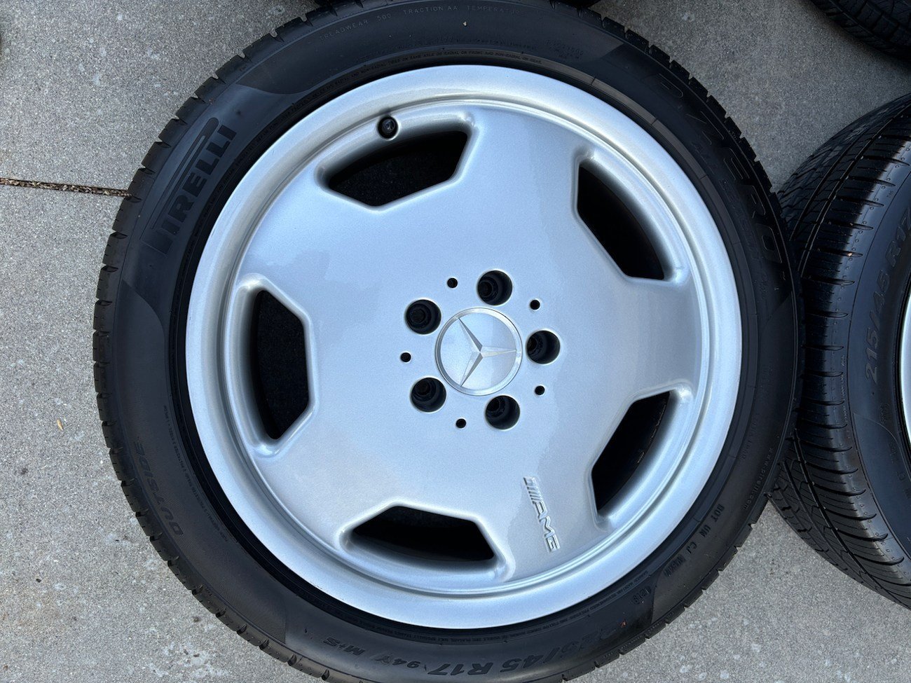 17″ AMG Aero II Monoblock Wheels with Pirelli Tires - Image 2